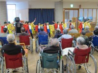 よさこい踊りを披露